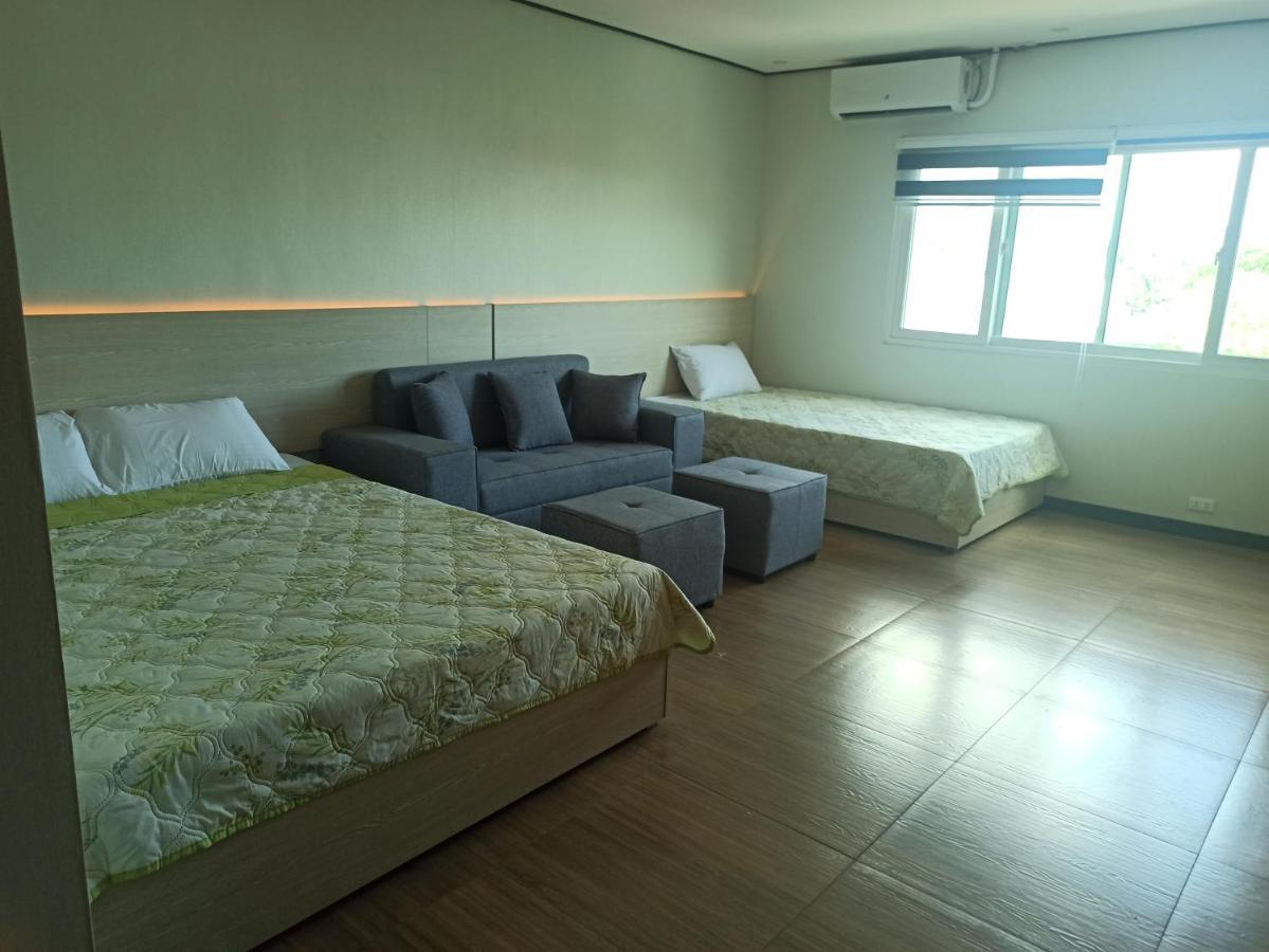 Emmaus Condotel Angeles Buitenkant foto