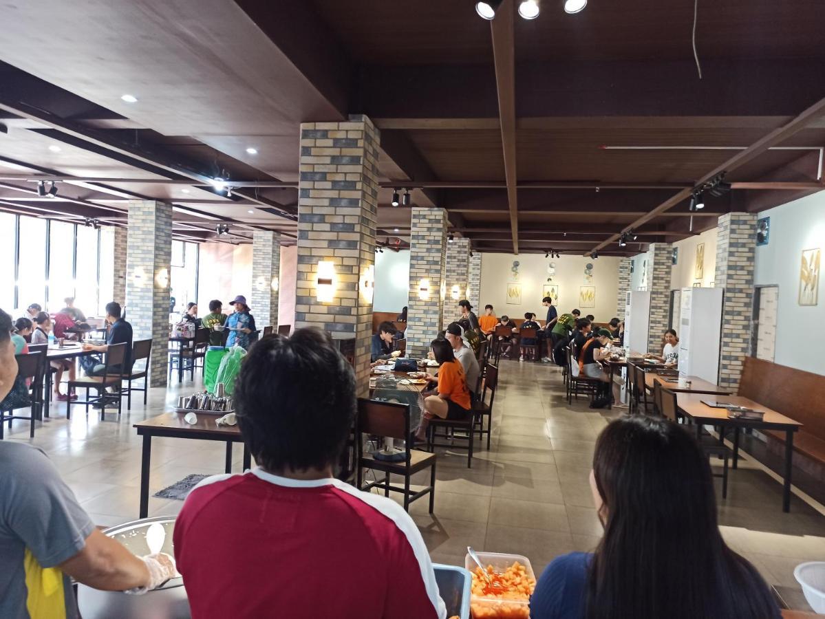 Emmaus Condotel Angeles Buitenkant foto
