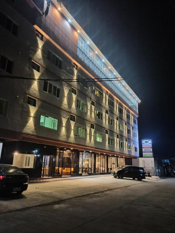 Emmaus Condotel Angeles Buitenkant foto