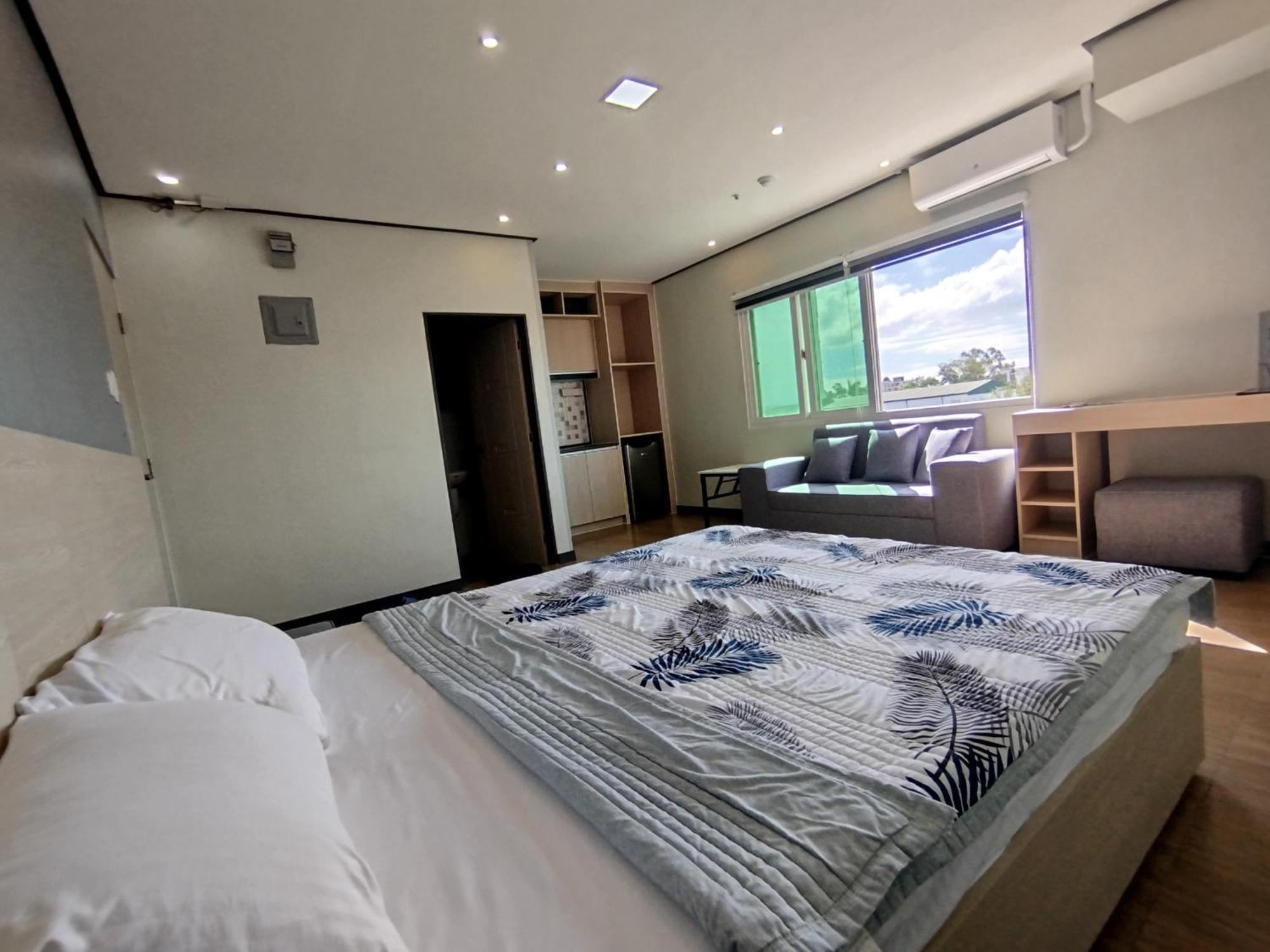 Emmaus Condotel Angeles Buitenkant foto
