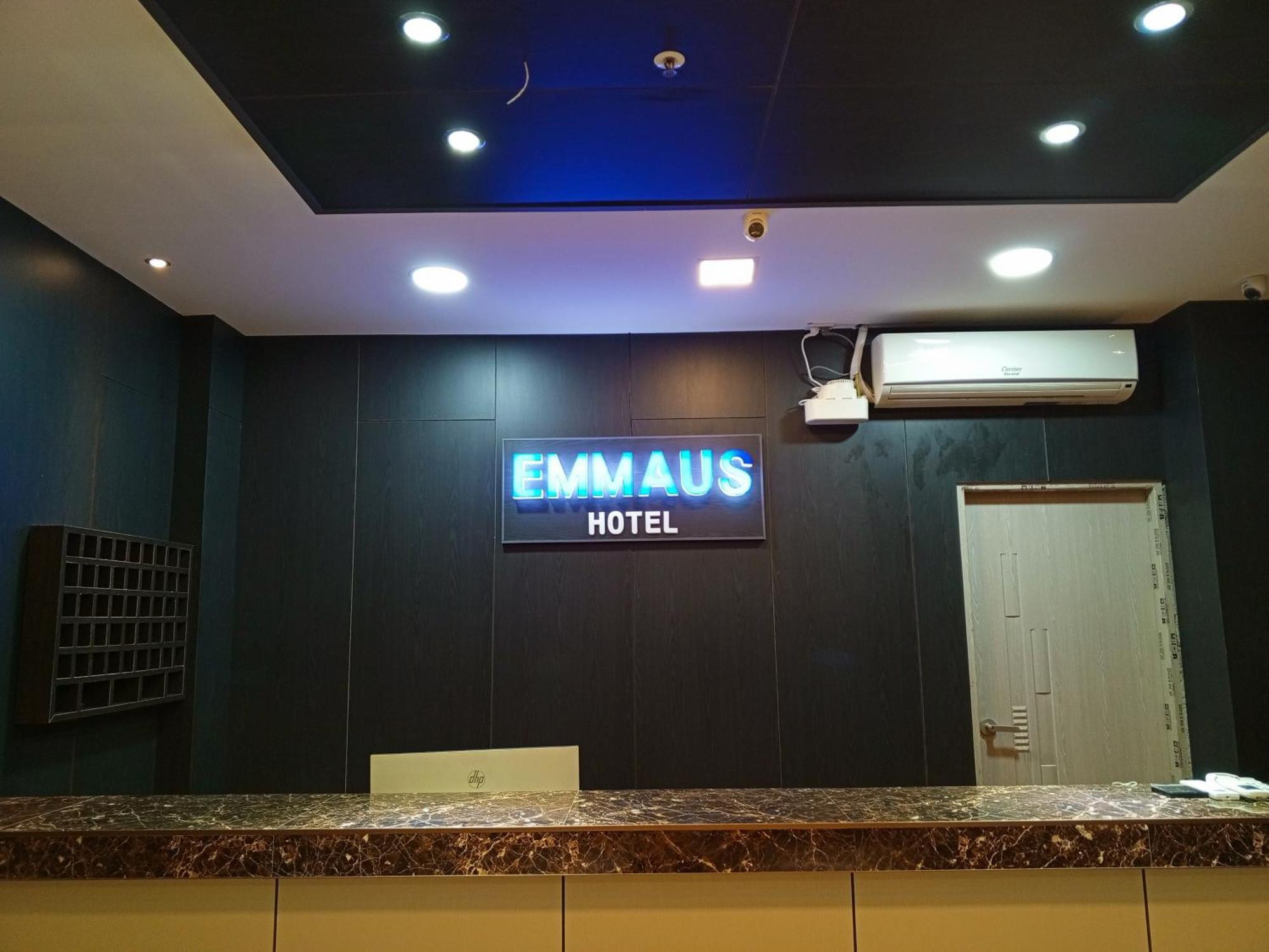 Emmaus Condotel Angeles Buitenkant foto
