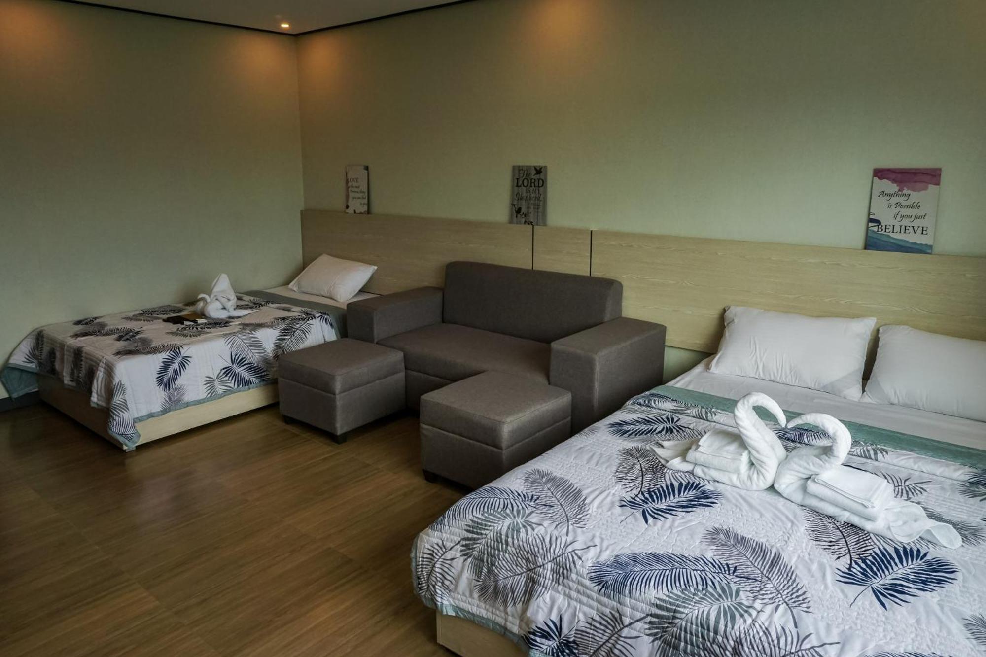 Emmaus Condotel Angeles Buitenkant foto