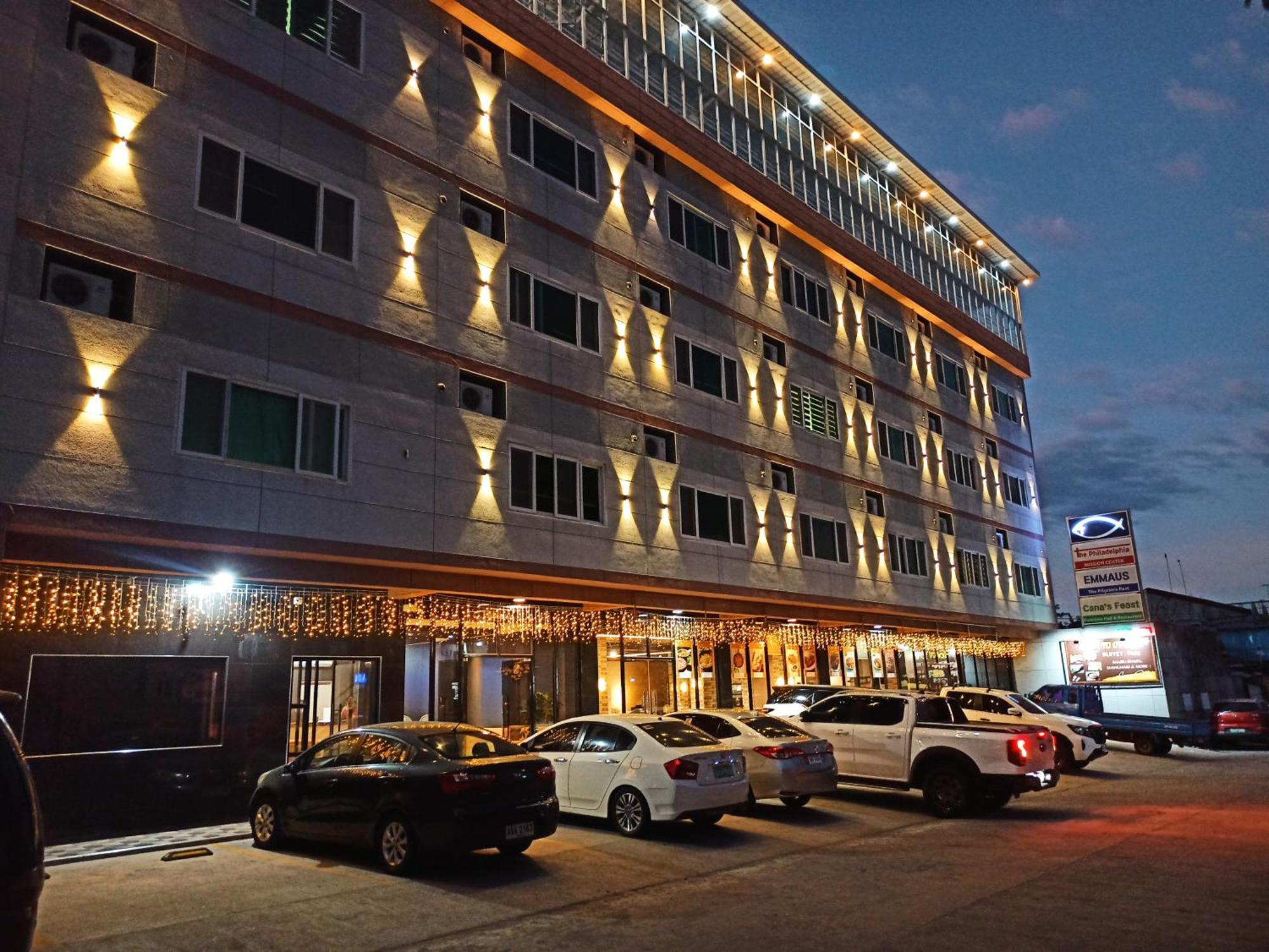 Emmaus Condotel Angeles Buitenkant foto